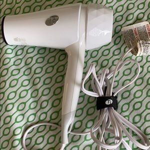 T3 Feather Weight 2 hair dryer